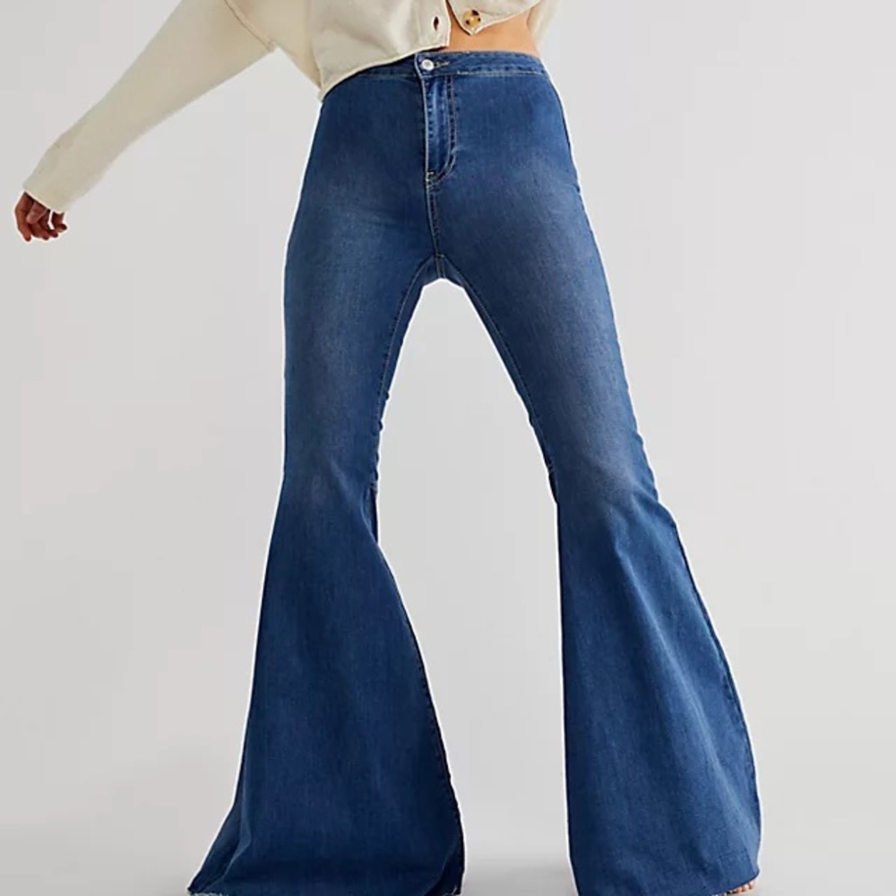 Free People Just Float On Bell Bottom Jeans 26 - Picture 2 of 6